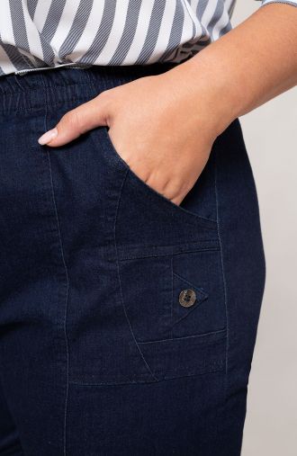 Tumšas džinsa bikses ar kabatām