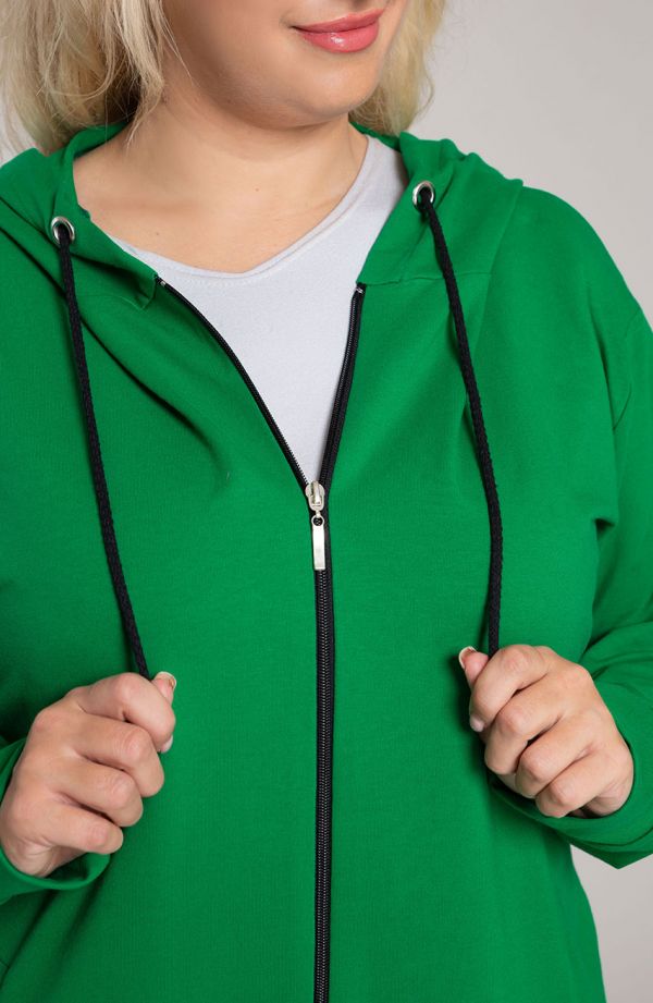 Zaļa jaka ar kapuci un kabatām
