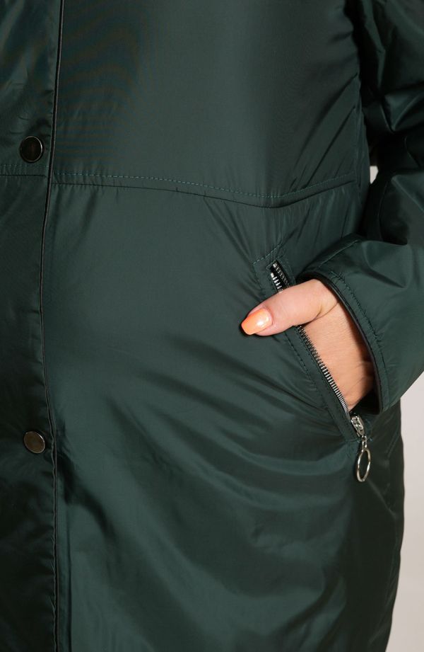 Pārejas tumši zaļa jaka ar kapuci