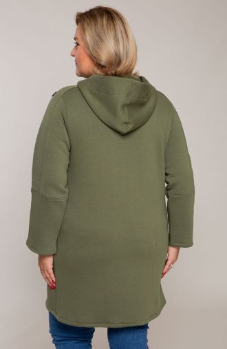 Olīvkrāsas džemperis ar oriģinālu aizdari