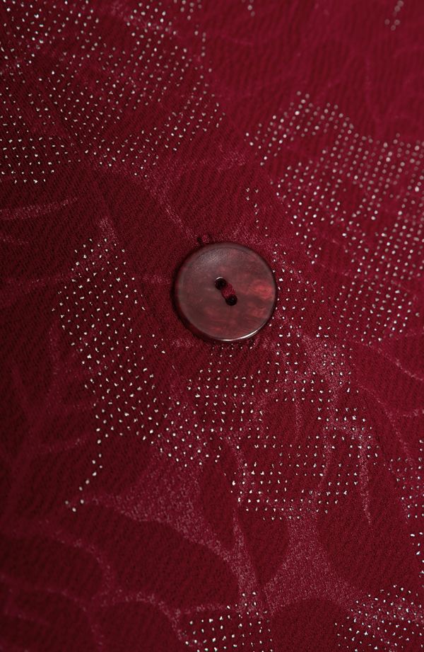 Biznesa gadījuma bordo krāsas jaka sudraba rozes
