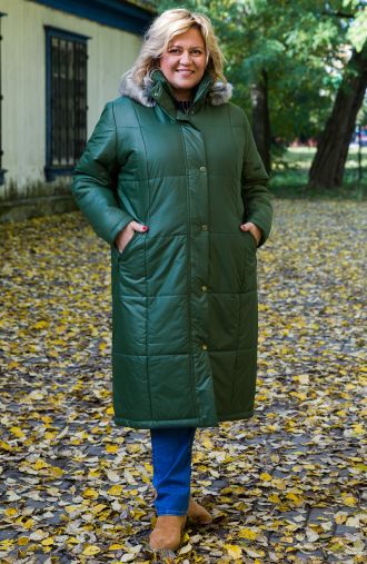 Tumši zaļa izolēta gara jaka ar kapuci