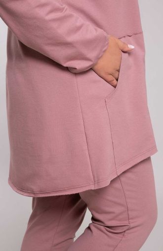 Rozā treniņtērps ar rāvējslēdzēju burtiem