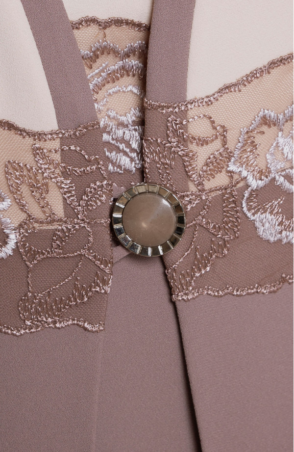 Elegants bēšs divkrāsu uzvalks ar īsām piedurknēm un rožu jostu Modes lieli izmēri