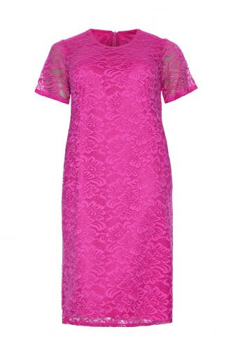 Rozā mežģīņu kleita ar īsām piedurknēm